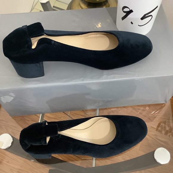 Everlane Velvet Day Heels - Picture 4 of 10